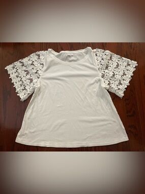 GAP White Crewneck Tee with lace sleeves